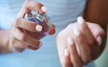 أخطاء شائعة ترتكبينها بحقّ عطرك